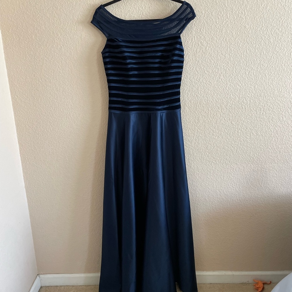 JS Collections Woman’s Size 8 illusion stripped Navy Evening Full Gown dress